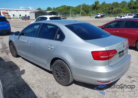 2015 Volkswagen Jetta 2.0L S z USA, uszkodzony, nr VIN 3VW2K7AJ2FM260180